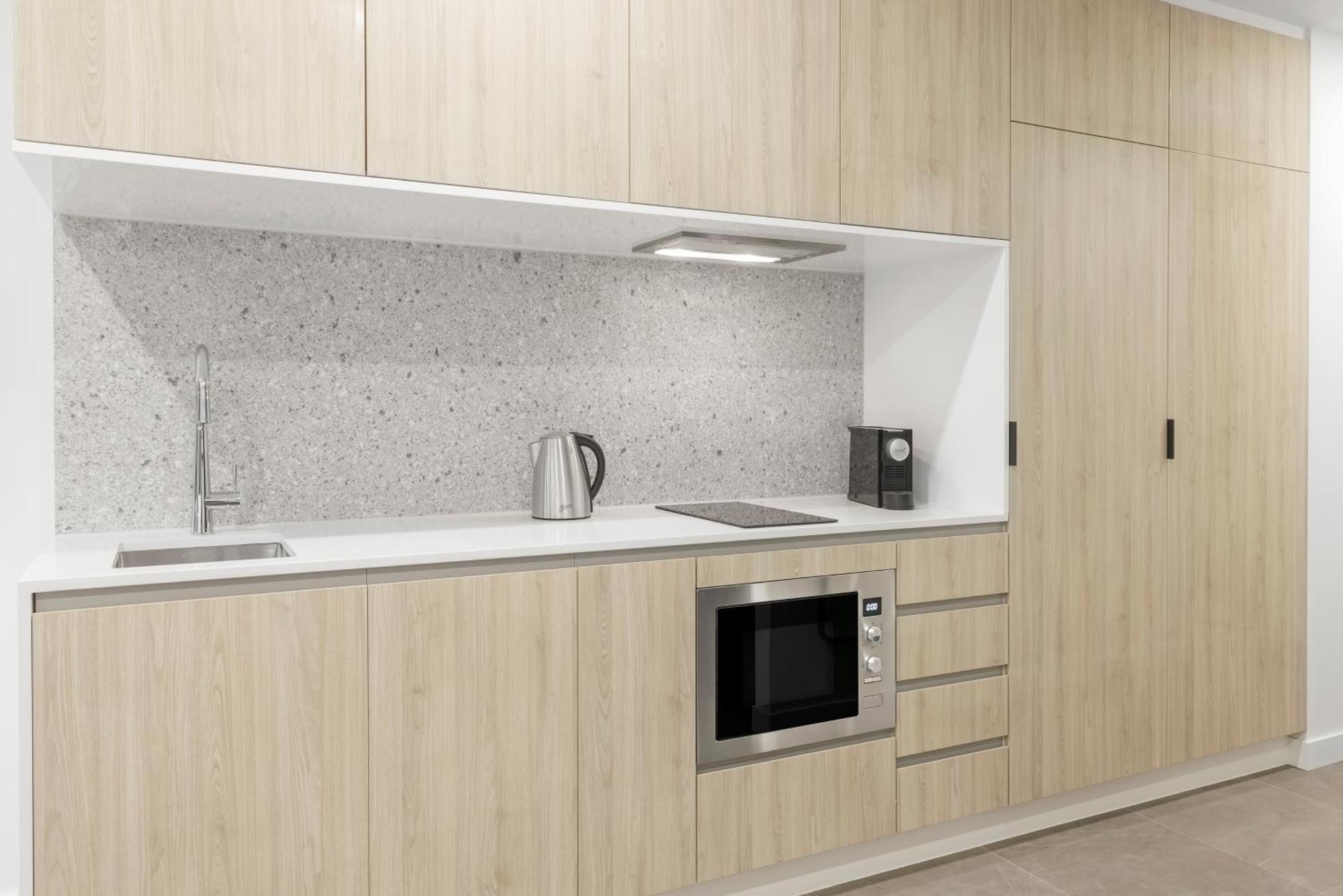 Meriton Suites Melbourne Exterior foto A kitchen in a typical apartment
