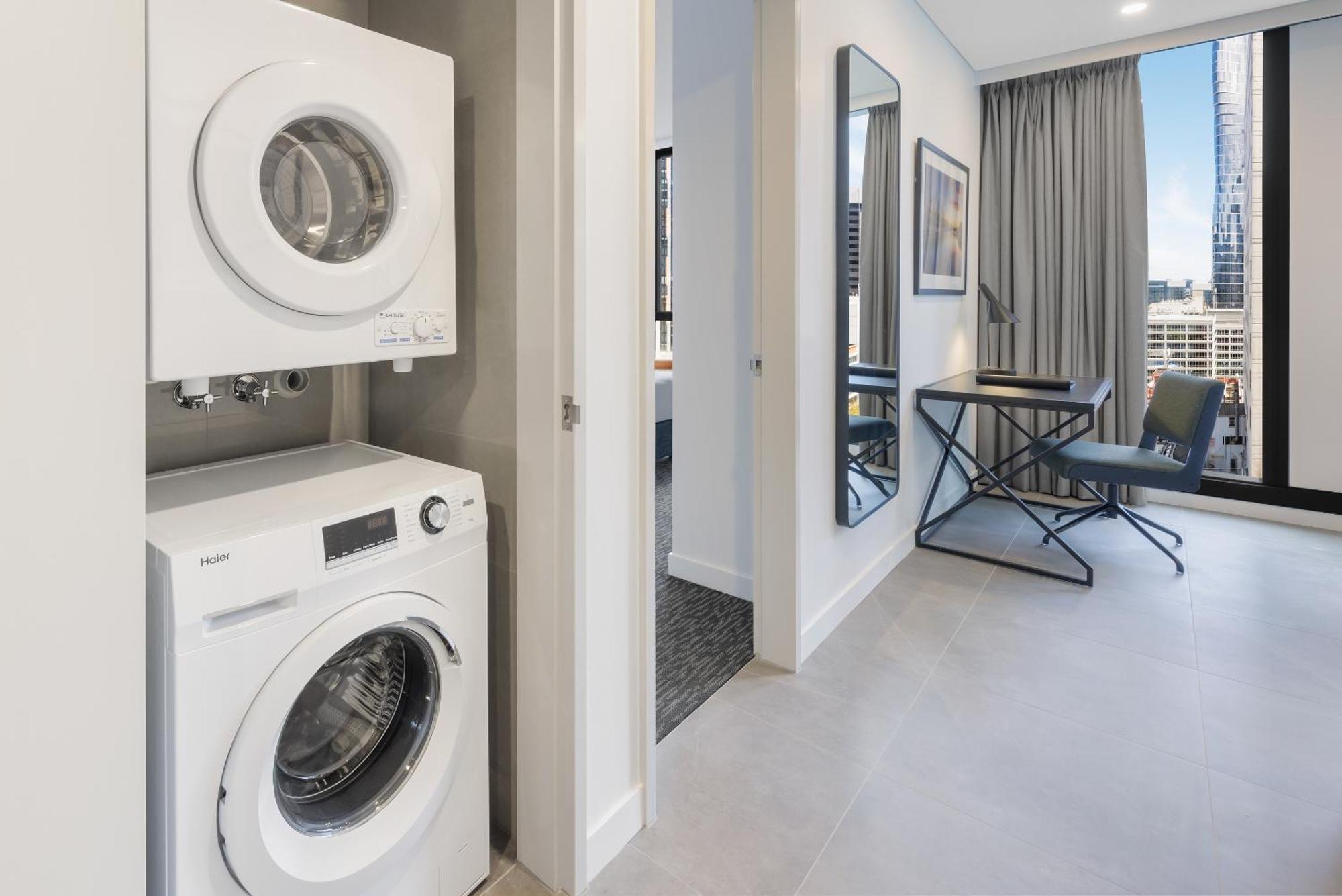 Meriton Suites Melbourne Exterior foto Laundry facilities in a typical apartment